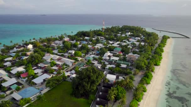Místní Venkovská Vesnice Maledivském Ostrově Dhigurah Úsvitu Zobrazení Leteckých Dronů — Stock video
