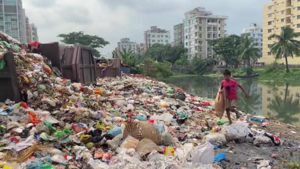 Street Child Walking Garbage Trash Landfill Child Labor Concept — Stock Video