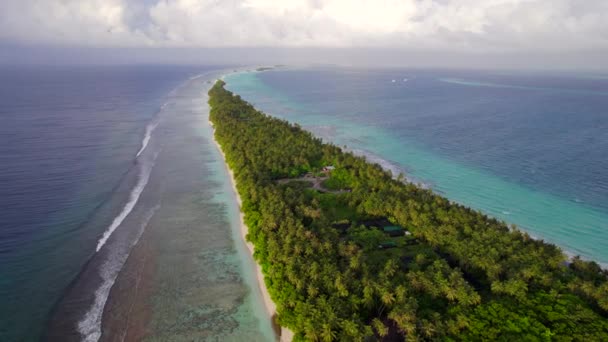 Hihetetlen Légi Kilátás Dhigurah Trópusi Sziget Maldív Szigeteken Napkeltekor Utazzon — Stock videók