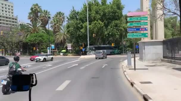 Dirigir Rua Centro Cidade Málaga Motos Estão Rua Ônibus Está — Vídeo de Stock