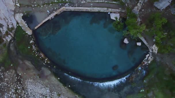 Drone Olhando Diretamente Para Água Azul Turquesa Piscina Térmica Benja — Vídeo de Stock