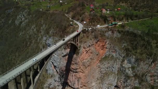 Imágenes Aviones Tripulados Coches Que Cruzan Puente Durdevica Tara Montenegro — Vídeos de Stock