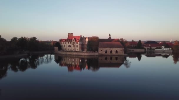 Вид Історичний Замок Wasserburg Flechtingen Німеччина Повітряний Вперед — стокове відео