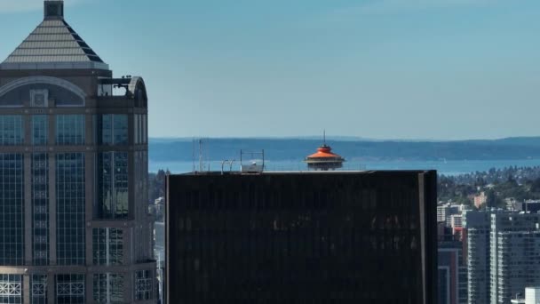 Aumento Toma Aérea Que Revela Aguja Espacial Seattle Cálido Día — Vídeo de stock