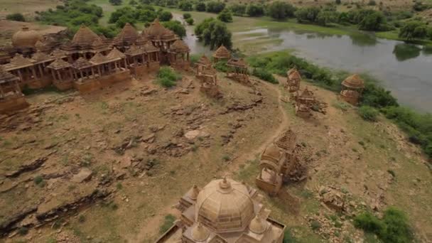 Bada Bagh Garden Temple Complex Hillside Accanto Lago Jaisalmer Aerial — Video Stock