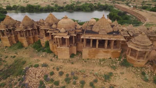 Jaisalmer Deki Bada Bagh Tapınağı Hava Dolly Solu — Stok video