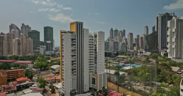 Panama City Aerial V77 Cineastische Low Level Überführung Obarrio Nachbarschaft — Stockvideo