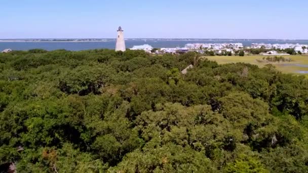 Aerial Push Treetops Old Baldy Bald Head Island Lighthouse Bald — Stock Video
