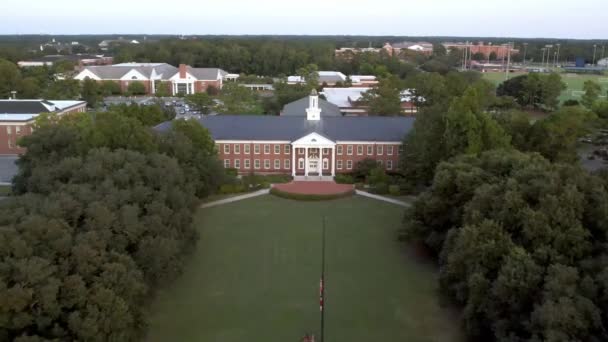 Mosca Aérea Sobre Universidad Carolina Del Norte Wilmington — Vídeos de Stock