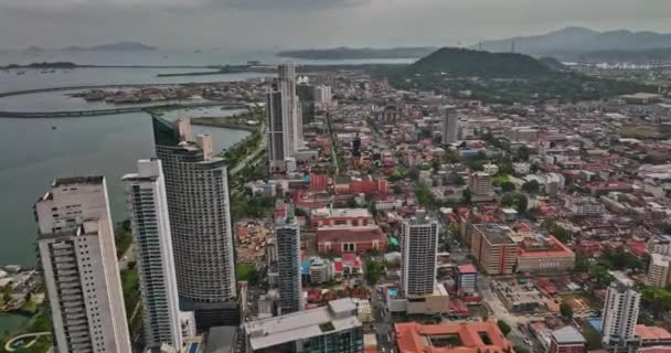 Panama City Aerial V21 Drone Flyover Calidonia Exposicion Neighbourhoods Shore — Stock video