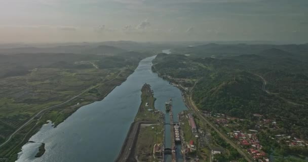 Panama City Aerial V37 High Angle Flyover Miraflores Jezioro Przez — Wideo stockowe