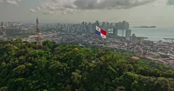 Panama City Aerial V67 Film Low Level Flyover Ancon Hill — Video Stock