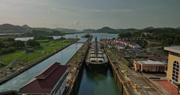 Panama Şehri Havacılık V34 Düşük Seviye Üstgeçit Endüstriyel Cazibesi Dar — Stok video