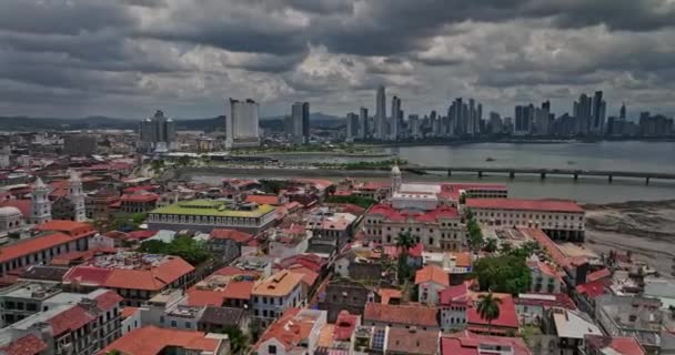 Panama City Aerial V101 Над Старым Городом Каско Вьехо Панорамным — стоковое видео