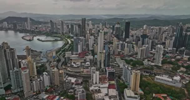 Panama City Aerial V10 Filmdrohne Fliegt Tagsüber Durch Die Dicht — Stockvideo