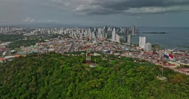 Panama City Aerial V24 Flyover Ancon Hill Panoramic Popular View — стоковое видео
