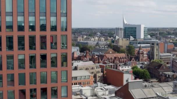Aerial Oprettelse Skudt Nye Kontorer Mod Byens Skyline Reading – Stock-video