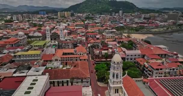 Panama City Aerial V102 Низким Уровнем Птичьего Полета Вокруг Исторического — стоковое видео