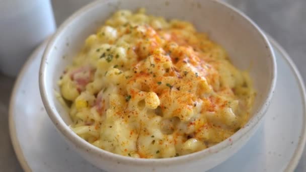 Delicious Torched Macaroni Cheese Bowl Tasty Creamy Buttery Dish Adults — Stock Video