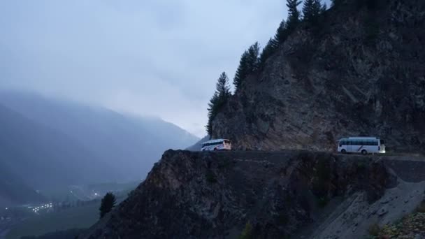 Busse Fahren Auf Dem Gefährlichen Berg Highway Zwischen Srinagar Und — Stockvideo