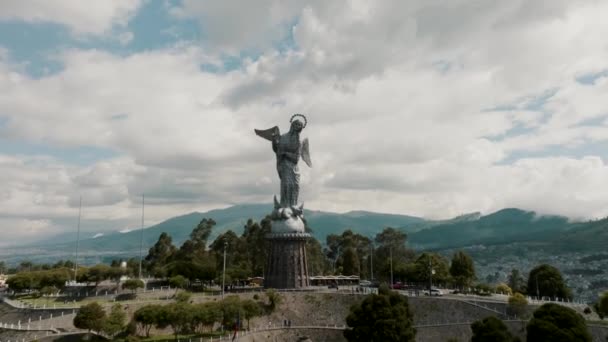 Auf Dem Weg Zur Metallskulptur Der Jungfrau Vom Panecillo Quito — Stockvideo