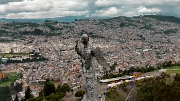 Flygfoto Över Virgin Panecillo Och Populous City Quito Ecuador Bana — Stockvideo