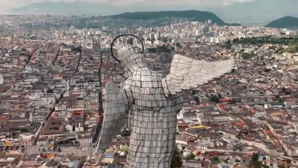 Vinged Jungfru Maria Staty Toppen Panecillo Hill Centrum Quito Cityscape — Stockvideo
