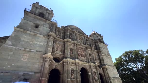 Oude Oude Kathedraal Kerk Versierd Stenen Gevel Buiten Buiten Mooi — Stockvideo