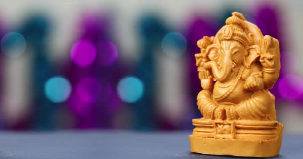 Close Deus Hindu Lord Ganesh Com Fundo Embaçado — Vídeo de Stock