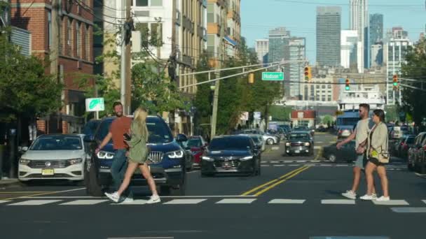 Deux Couples Traversant New York Ralenti Les Gens New York — Video