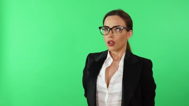 Piękna Brunetka Bizneswoman Ubrana Oficjalny Strój Biurowy Potrząsa Głową Następnie — Wideo stockowe