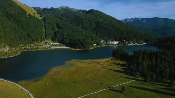 Озеро Шпицингзе Баварском Австрийском Судельфельде Горные Вершины Вендельштейна Романтическими Пышными — стоковое видео