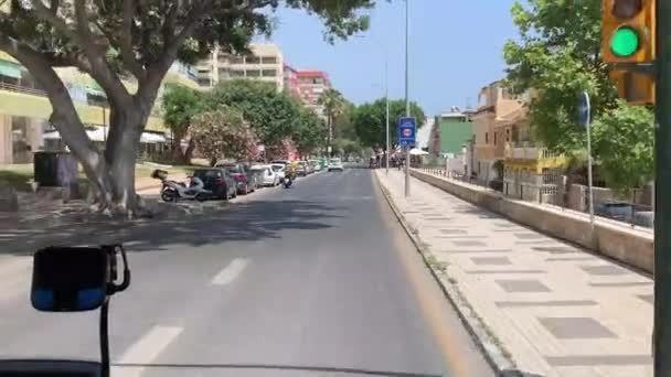 Widok Ulicę Przedmieściach Malagi Widok Okna Autobusu Maladze Kierowca Motocykla — Wideo stockowe