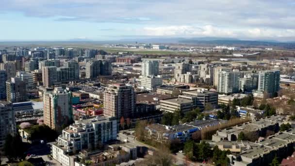 加拿大温哥华市区里士满市的住宅建筑和交通 空中后撤 — 图库视频影像