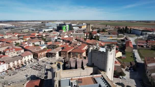 Disparo Aéreo Dron Que Descendía Pueblo Mostrando Lado Antiguo Castillo — Vídeos de Stock