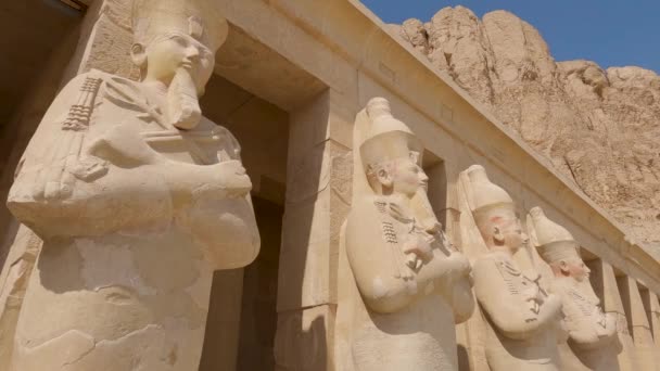 Αίθριο Πυλώνες Osiride Αγάλματα Της Hatshepsut Στο Ναό Νεκροτομείο Της — Αρχείο Βίντεο