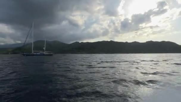 Barca Vela Vista Motoscafo Che Naviga Veloce Nella Corsica Del — Video Stock