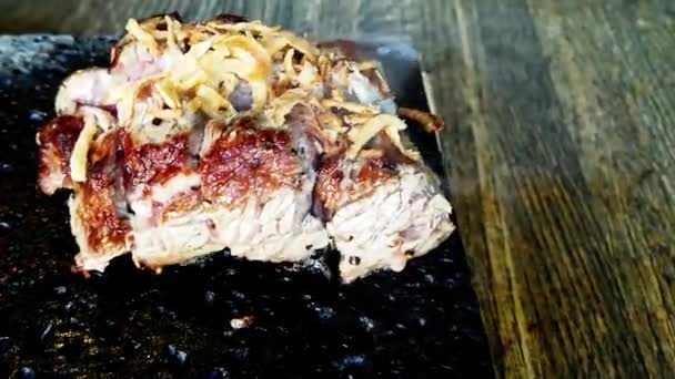 Nahaufnahme Japanische Steakküche Auf Einem Lavagestein Schwenken 180 Grad Wie — Stockvideo