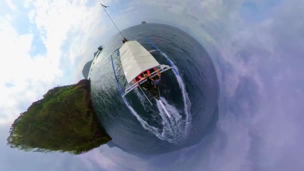360 Shot Boat Sailing Tiny Planet — Vídeo de stock