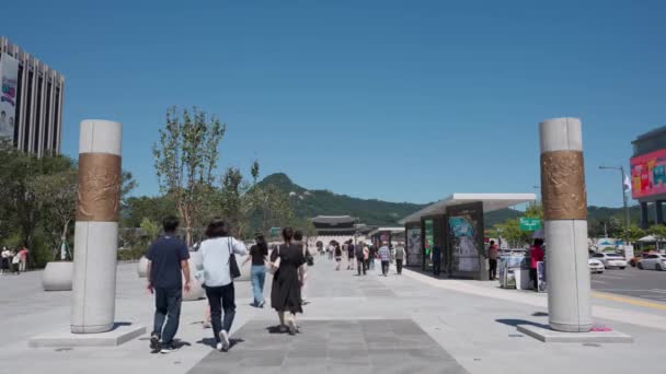 Koreaanse Mensen Bezoeken Gwanghwamun Square Een Zomerdag Seoul Stadsleven Breed — Stockvideo