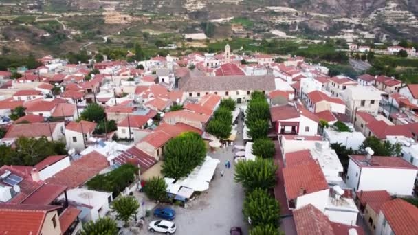 Luchtfoto Drone Beelden Van Traditioneel Plattelandsdorp Omodos Limassol Cyprus Kalfsvleesscene — Stockvideo