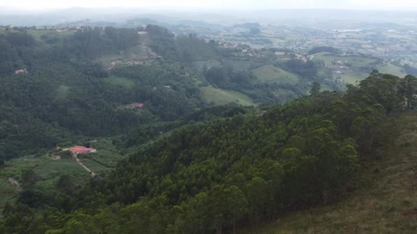 Vue Aérienne Des Bois Des Maisons Dans Les Asturies Espagne — Video