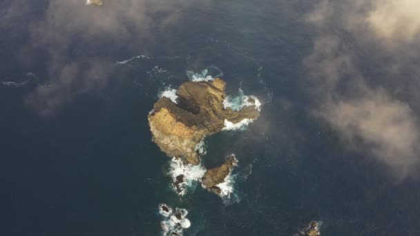 晴れた日と有名なロケ サルモール島 ヒエロ島での素晴らしい空中撮影 ミラドール ペアで撮影 カナリア諸島 スペイン — ストック動画