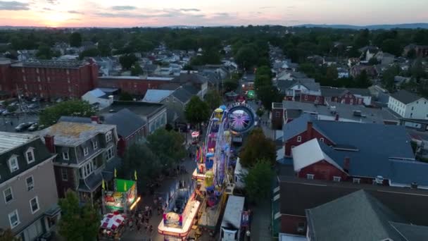 Riesenrad Faschingsspiele Beim Straßenfest Antenne Abendlicht Bei Sonnenuntergang Den Usa — Stockvideo