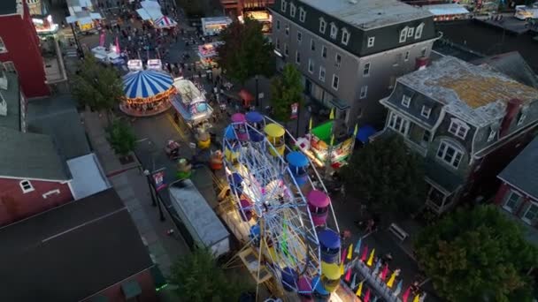 Passeios Diversão Feira Carnaval Noite Luzes Roda Gigante Vendedores Ambulantes — Vídeo de Stock