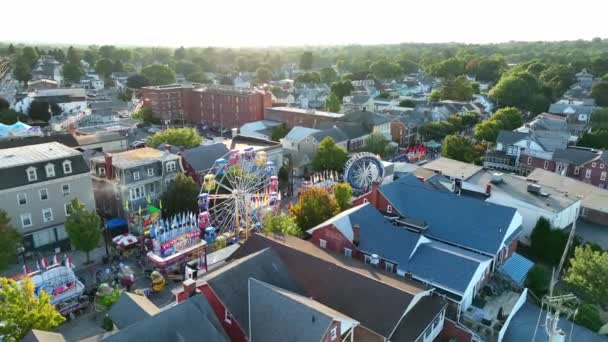 Excitação Feira Cidade Pequena Cidade América Ferris Wheel Passeios Pôr — Vídeo de Stock