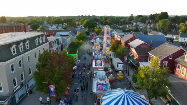 Aerial Reveal Street Fair Carnival Rides Small Town America — Stock Video