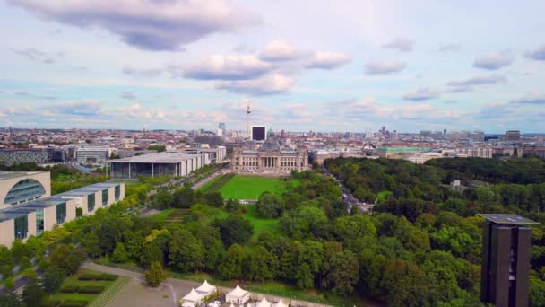 Fantasztikus Légi Rálátás Repülés Visszarepül Reichstag Tipi Kanzleramt Berlin Drónjára — Stock videók