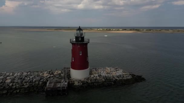 Повітряний Вид Будинок Делаверів Breakwater East End Lighthouse Тіні Хмар — стокове відео
