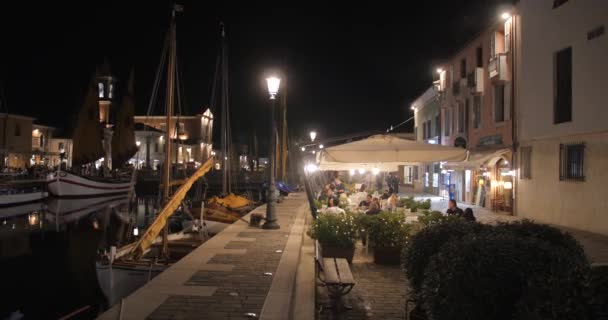 Nocny Widok Kanał Portowy Turystami Starym Mieście Cesenatico Włoszech Panorama — Wideo stockowe